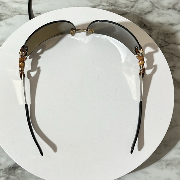 GUCCI BAMBOO SUNGLASSES WITH THE CASE. IN EXCELLENT USED CONDITION. - Picture 16 of 16